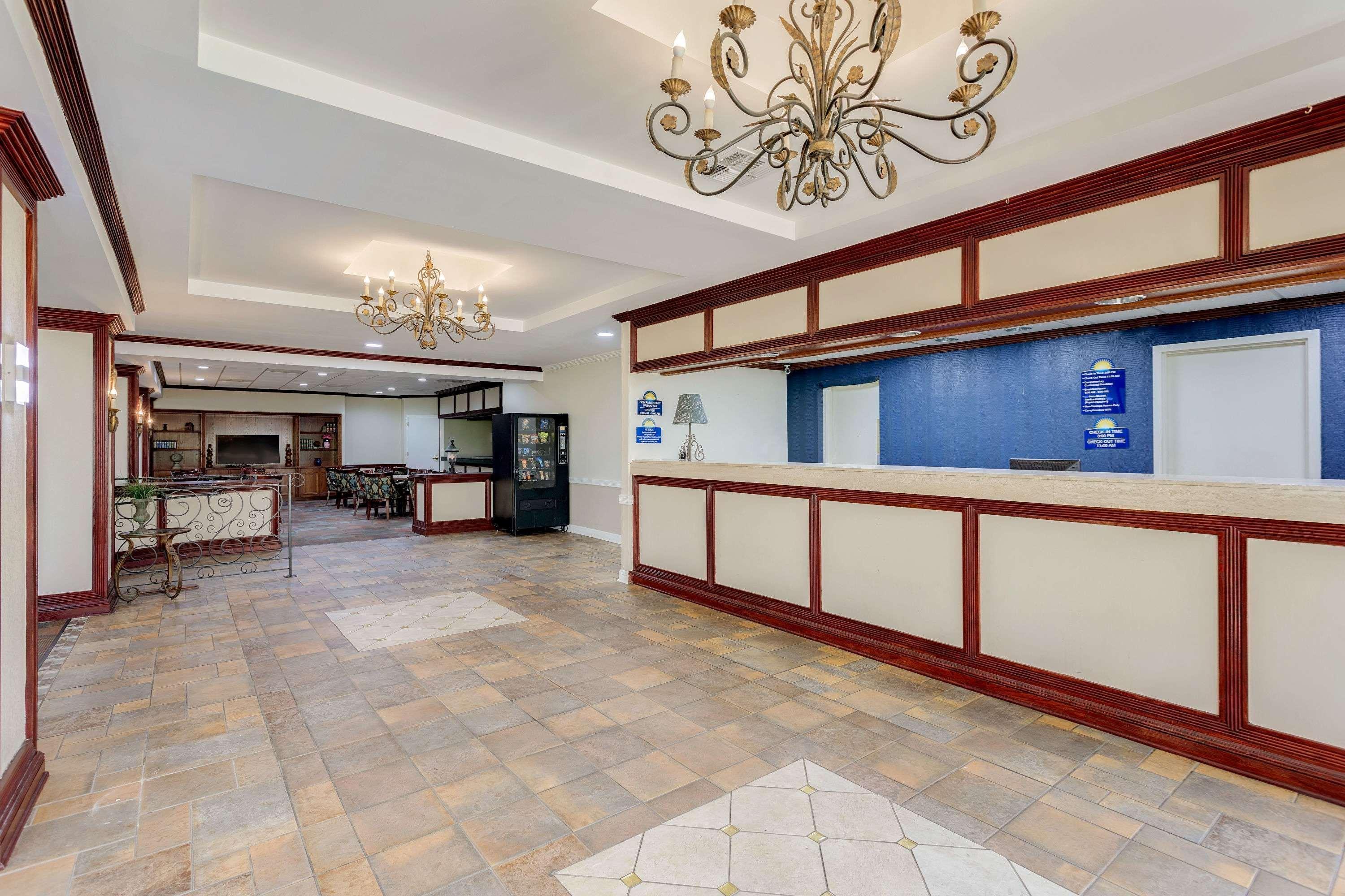 Days Inn By Wyndham Montgomery Near Aum Luaran gambar