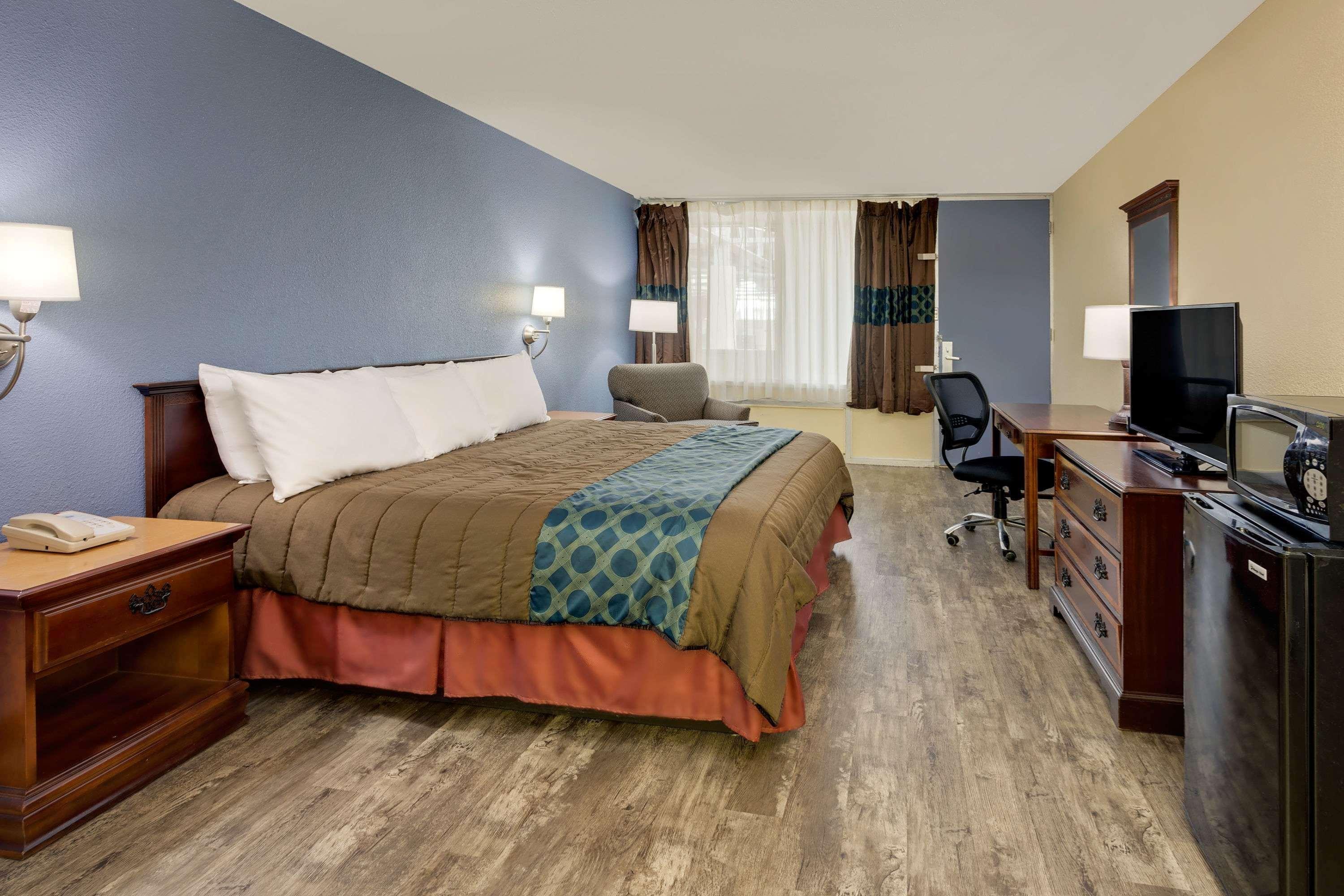 Days Inn By Wyndham Montgomery Near Aum Luaran gambar
