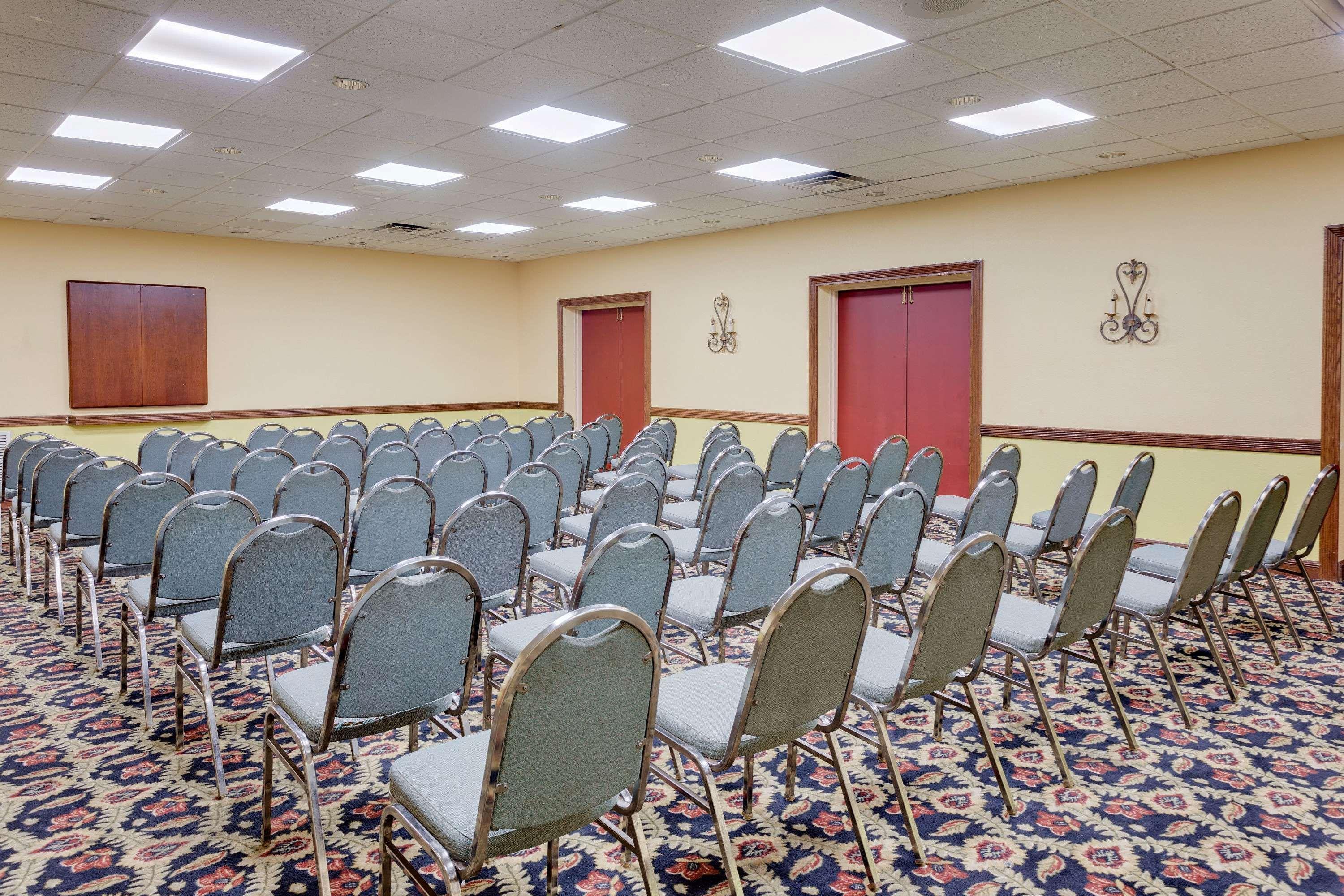 Days Inn By Wyndham Montgomery Near Aum Luaran gambar