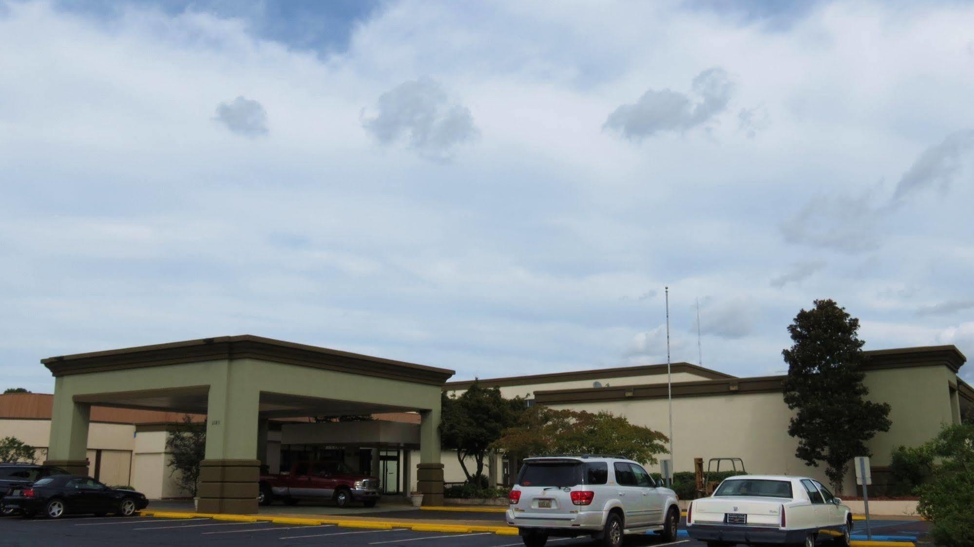 Days Inn By Wyndham Montgomery Near Aum Luaran gambar