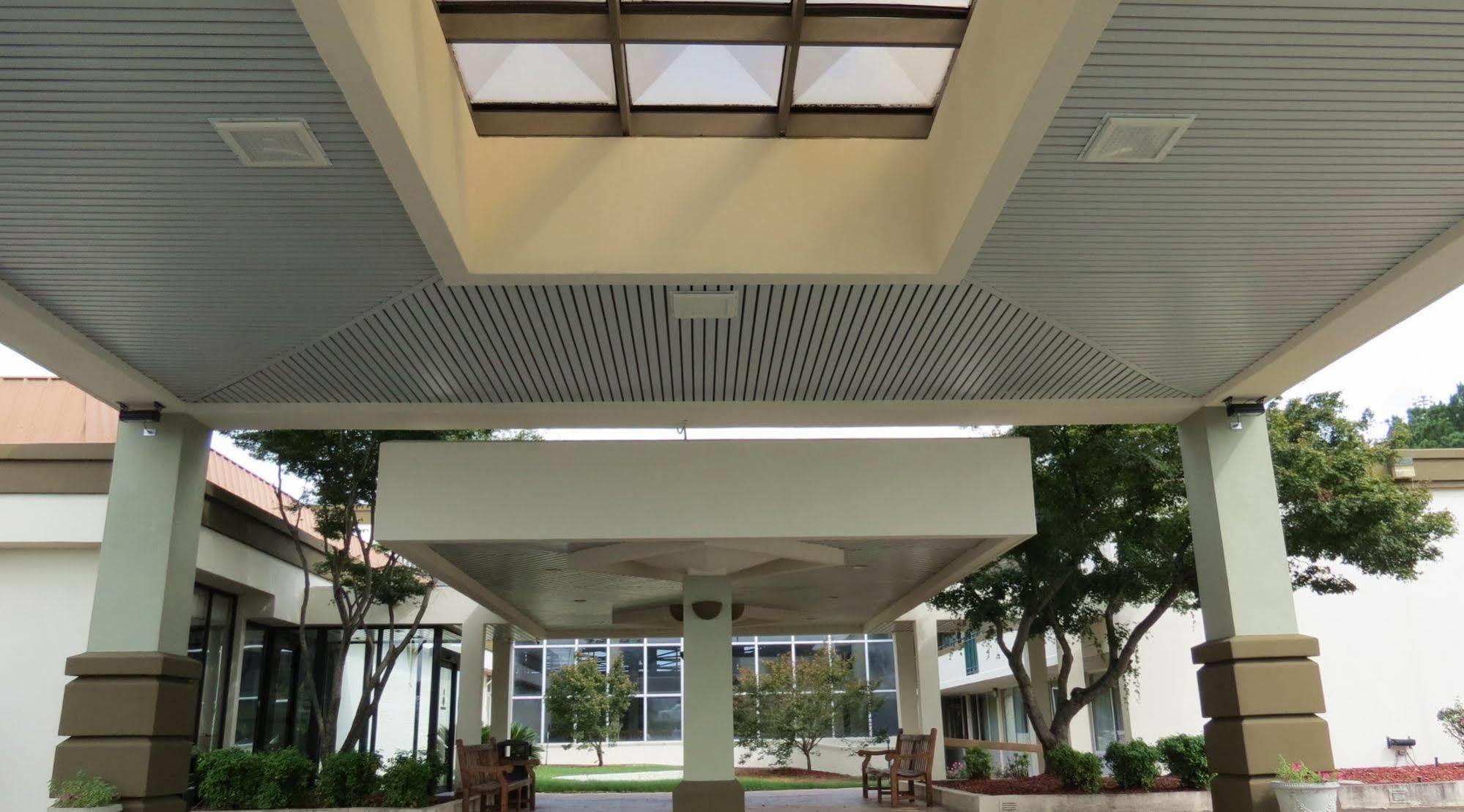 Days Inn By Wyndham Montgomery Near Aum Luaran gambar