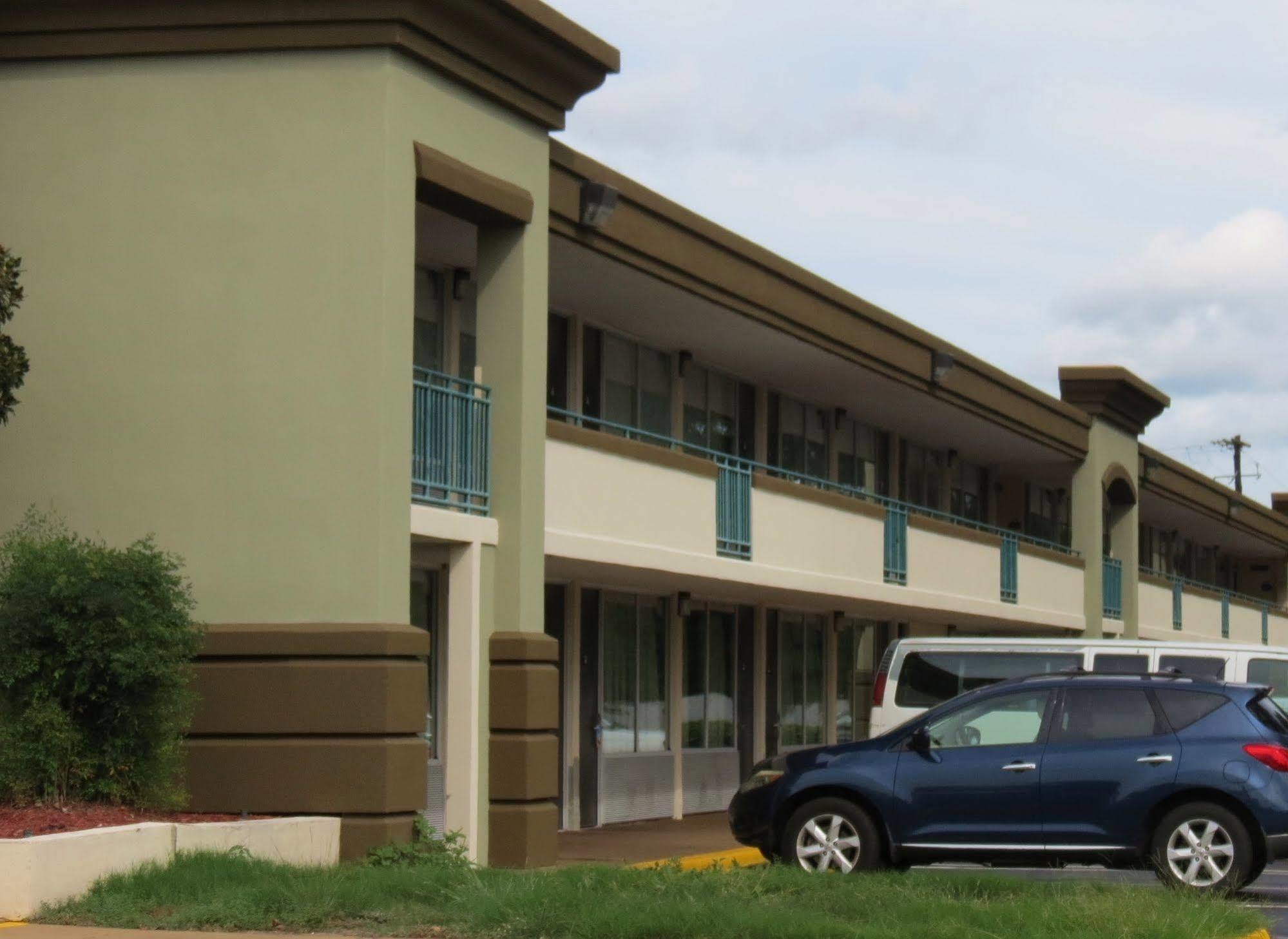 Days Inn By Wyndham Montgomery Near Aum Luaran gambar