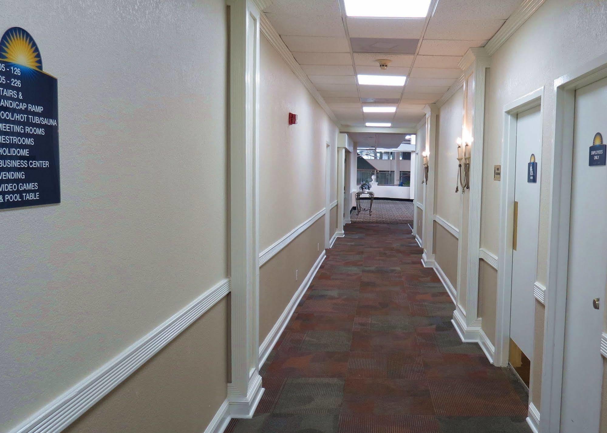 Days Inn By Wyndham Montgomery Near Aum Luaran gambar