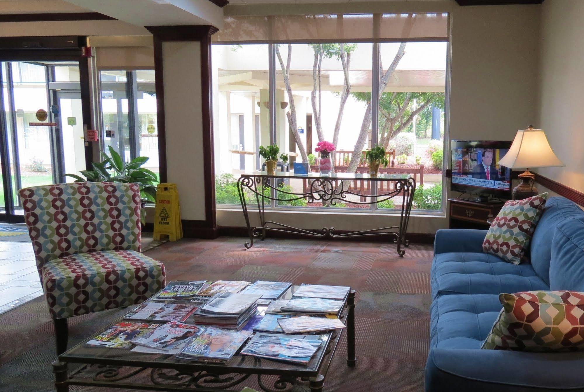 Days Inn By Wyndham Montgomery Near Aum Luaran gambar