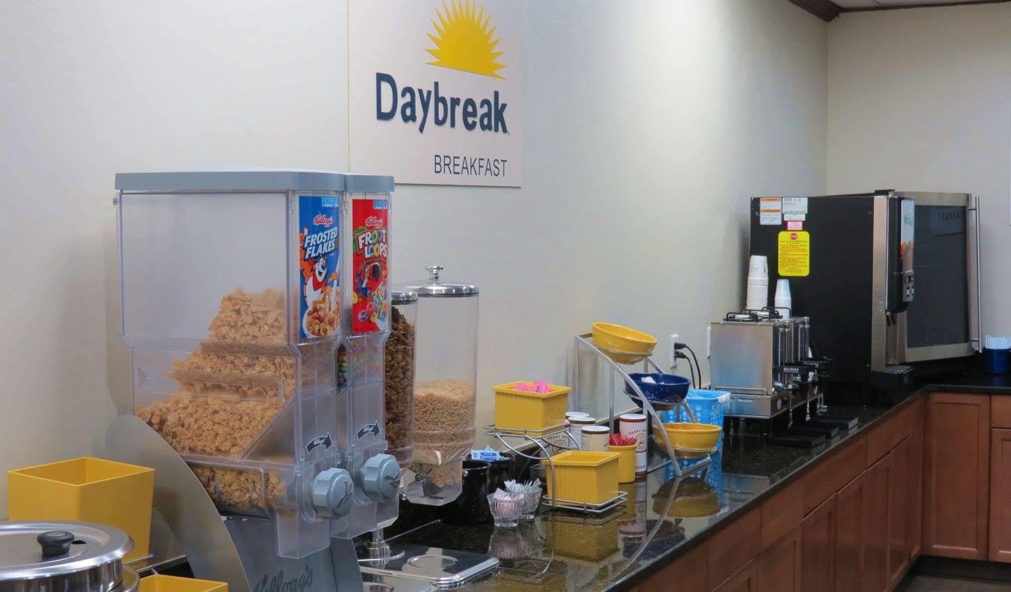 Days Inn By Wyndham Montgomery Near Aum Luaran gambar