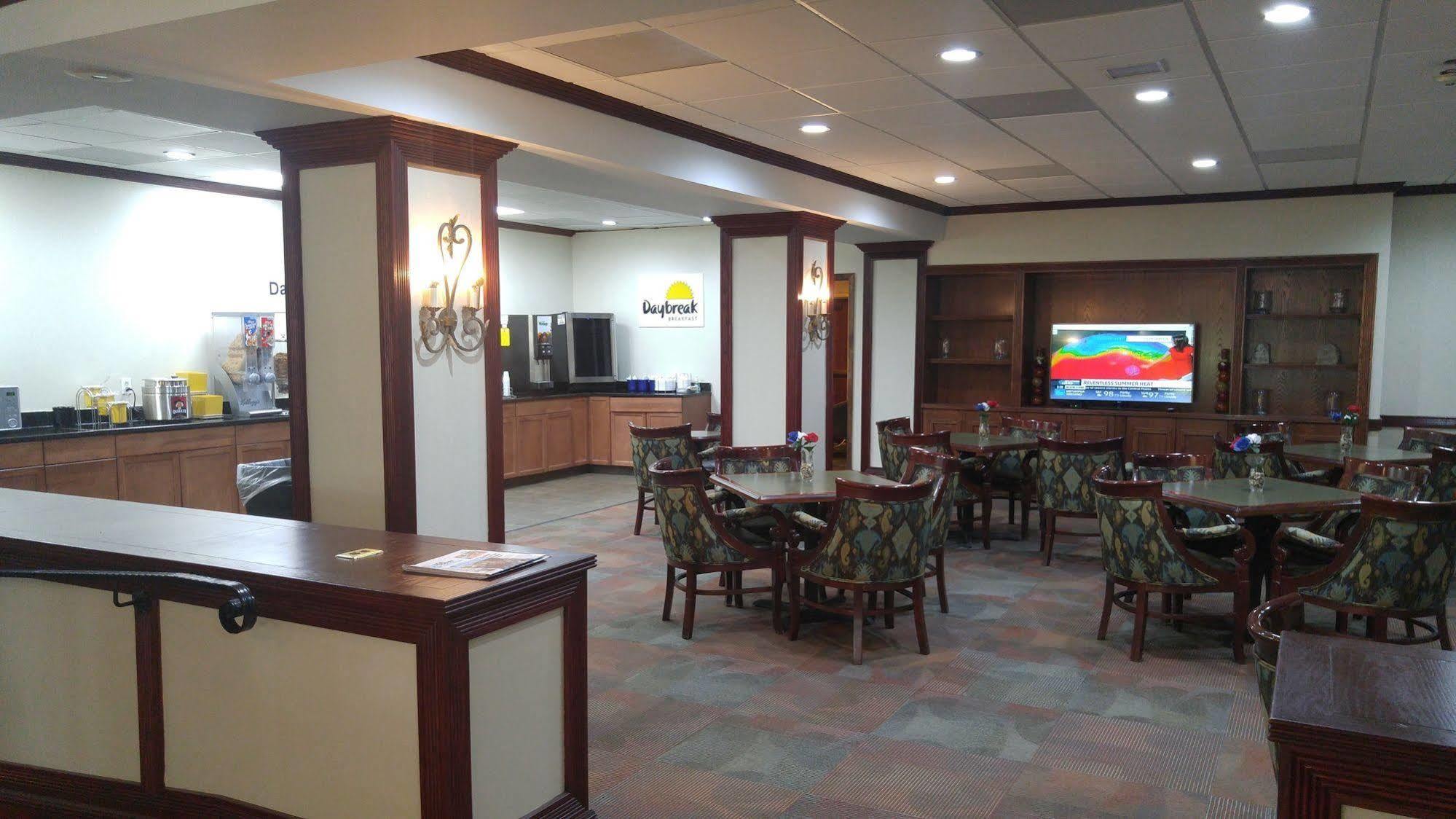 Days Inn By Wyndham Montgomery Near Aum Luaran gambar